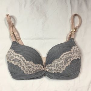 Stunning lace padded wireless bra!